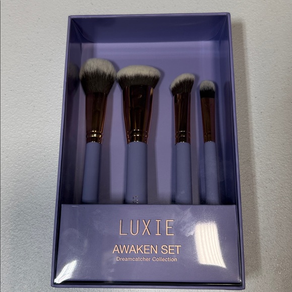 Luxie Dreamcatcher Makeup Brush Set with Purple and Rose Gold - Picture 1 of 4